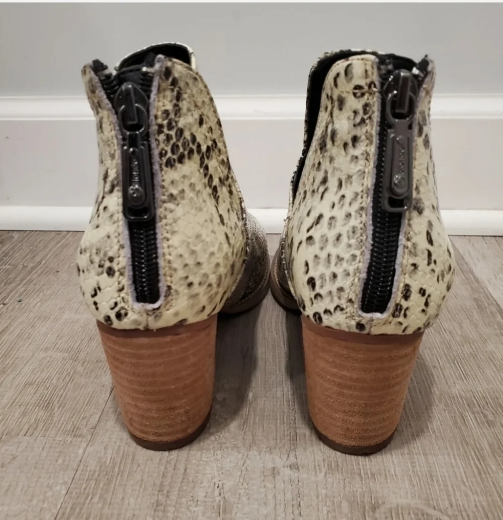 NEW Blondo Neda Waterproof Ankle Boot Beige Snake Print